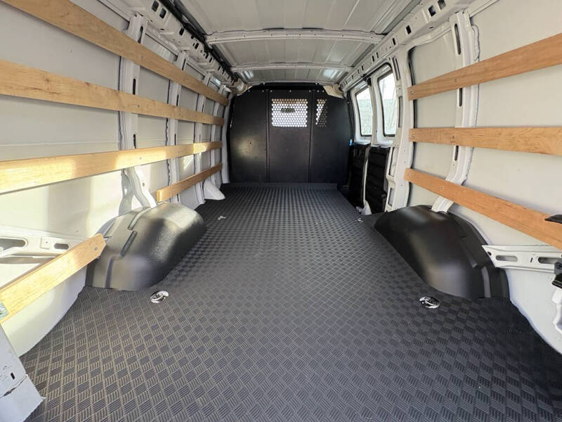 2024 GMC Savana 2500