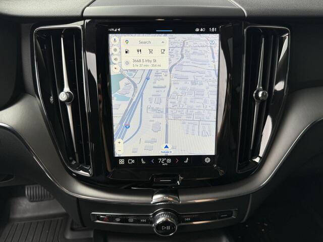 2024 Volvo XC60 B5 Core Dark Theme