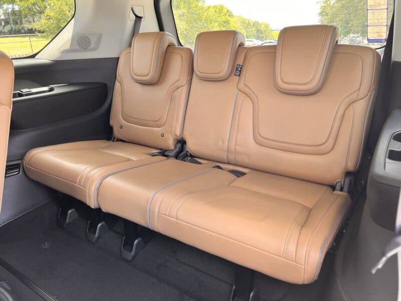 2027 Infiniti QX80 Luxe