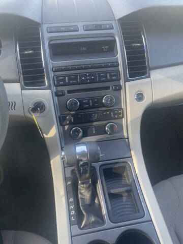 2010 Ford Taurus SE