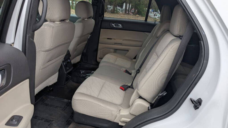 2013 Ford Explorer Base photo 13