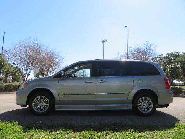 2013 Chrysler Town and Country Limited
