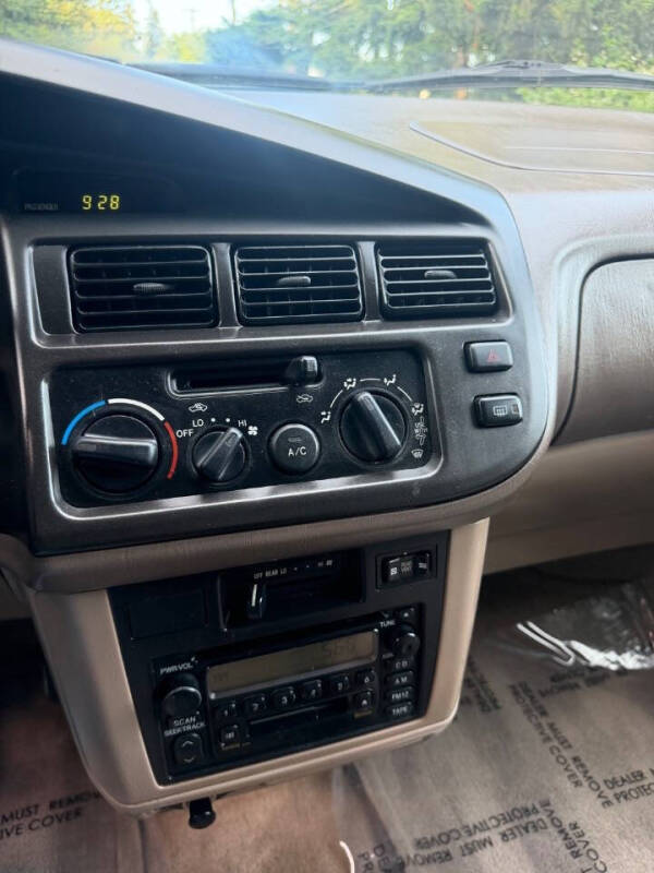 2000 Toyota Sienna LE