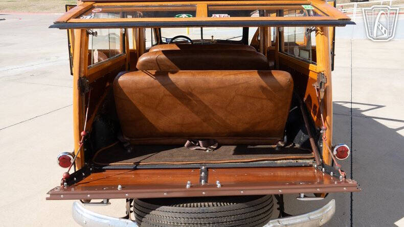 1946 Ford Super Deluxe