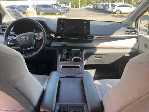 2021 Toyota Sienna LE 8-Passenger