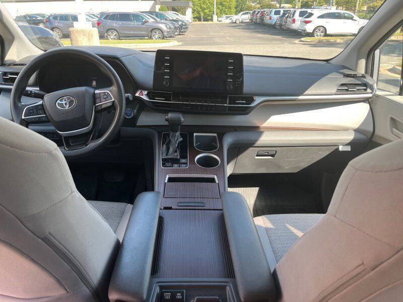 2021 Toyota Sienna LE 8-Passenger
