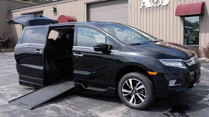 2019 Honda Odyssey Elite's photo