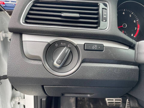 2017 Volkswagen Passat 1.8T R-Line