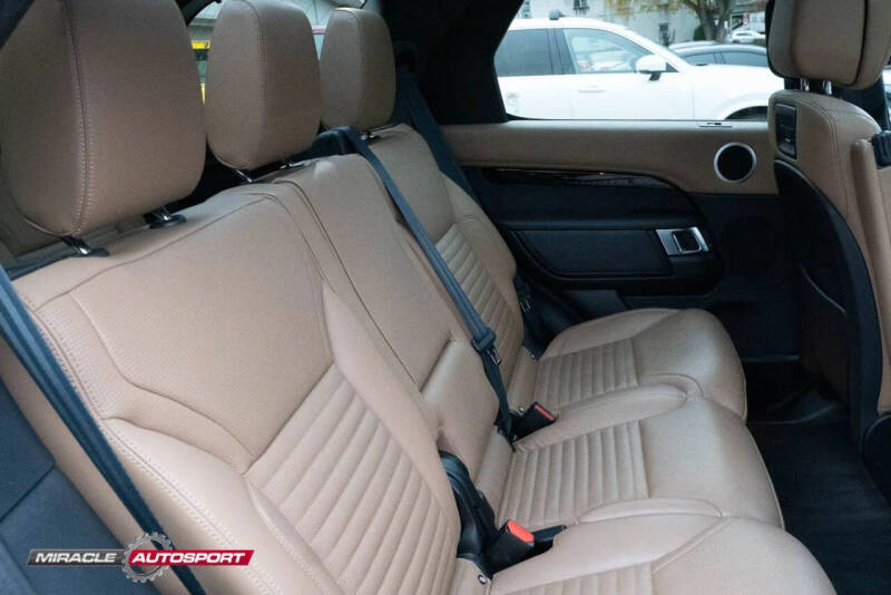 2022 Land Rover Discovery P300 S