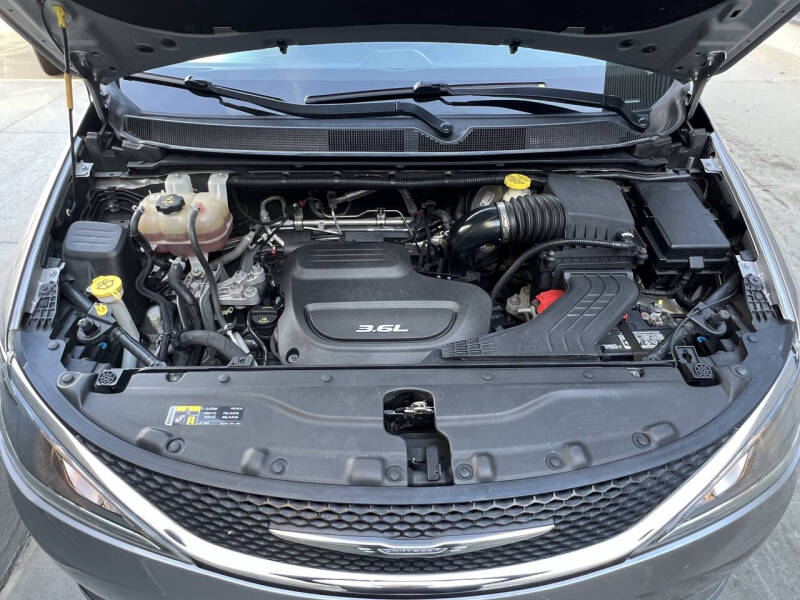 2017 Chrysler Pacifica Touring-L