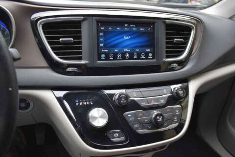2020 Chrysler Voyager LXi