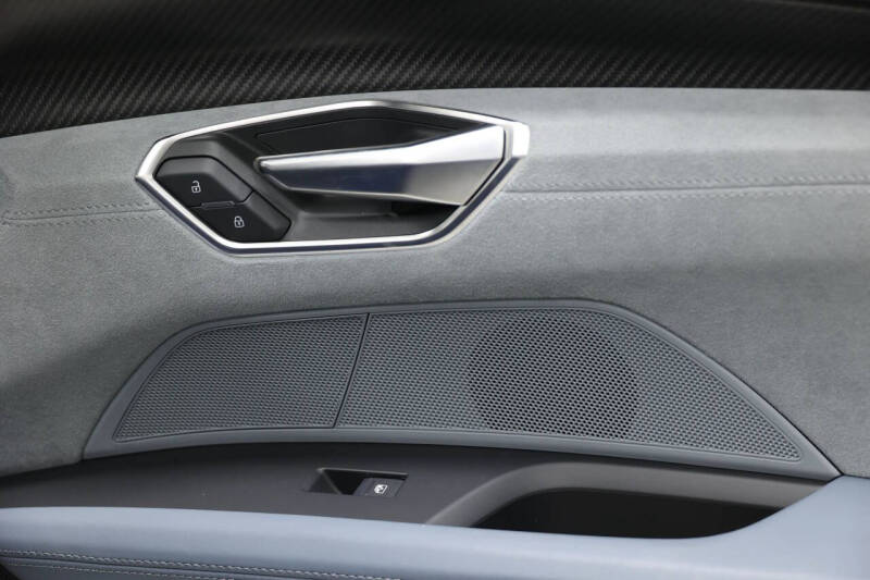 2024 Audi e-tron GT quattro Premium Plus