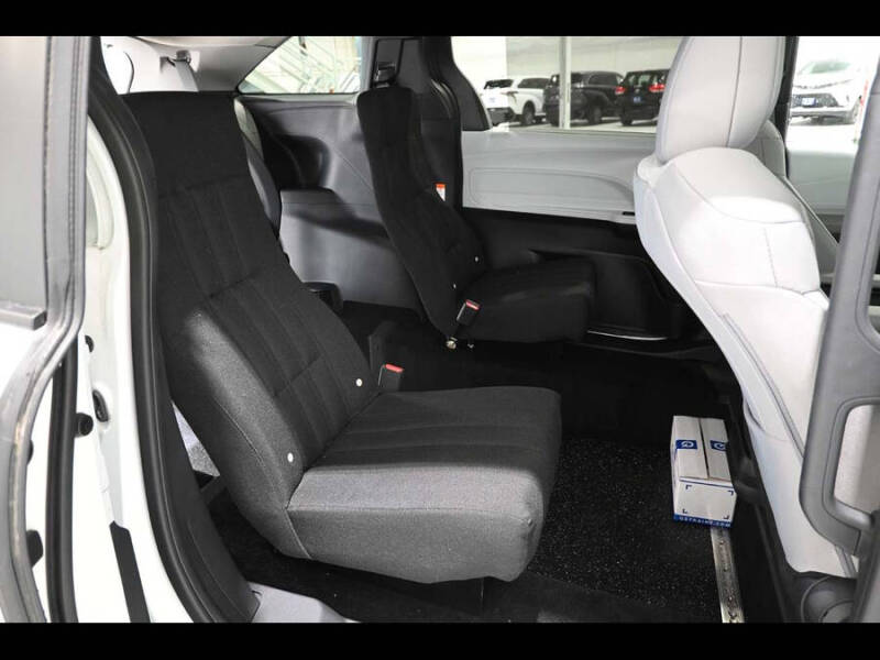 2025 Toyota Sienna LE 8-Passenger