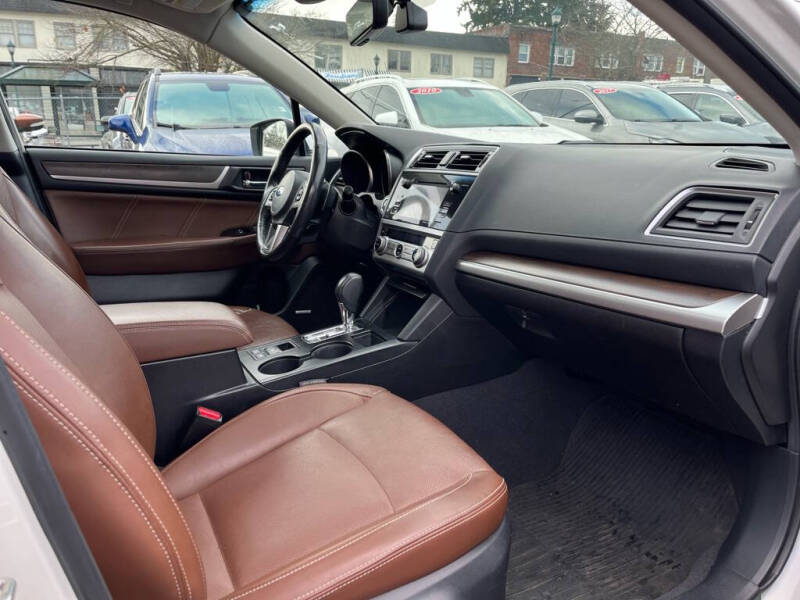 2017 Subaru Outback Touring photo 15