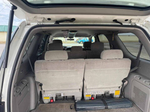 2004 Toyota Sequoia SR5