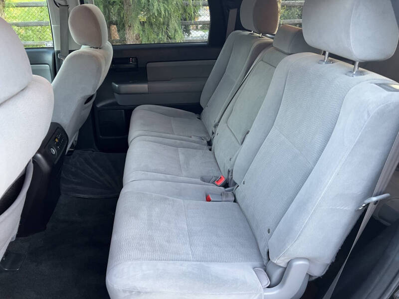 2017 Toyota Sequoia SR5