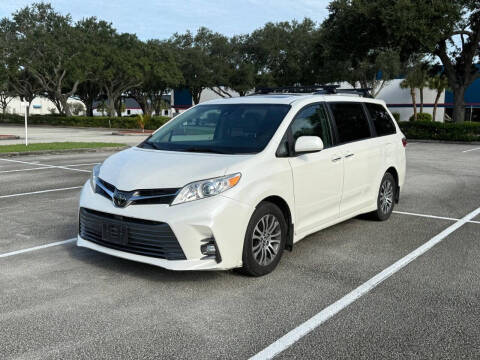 2018 Toyota Sienna XLE 7-Passenger Auto Access Seat
