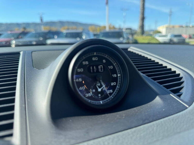 2023 Porsche Macan T