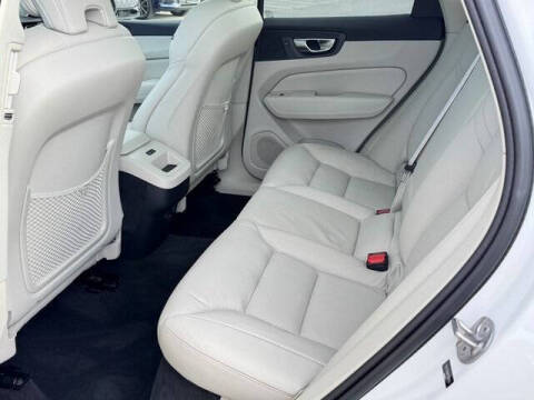 2023 Volvo XC60 B5 Plus Dark Theme