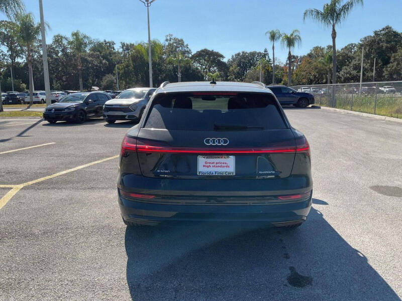 2022 Audi e-tron quattro Premium