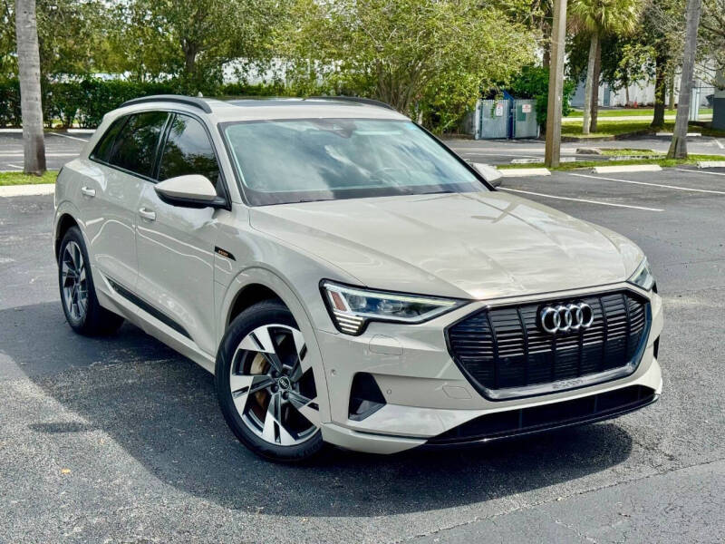 2021 Audi e-tron quattro Premium