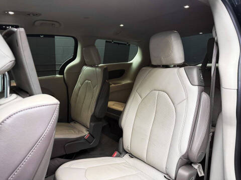 2017 Chrysler Pacifica Touring-L Plus