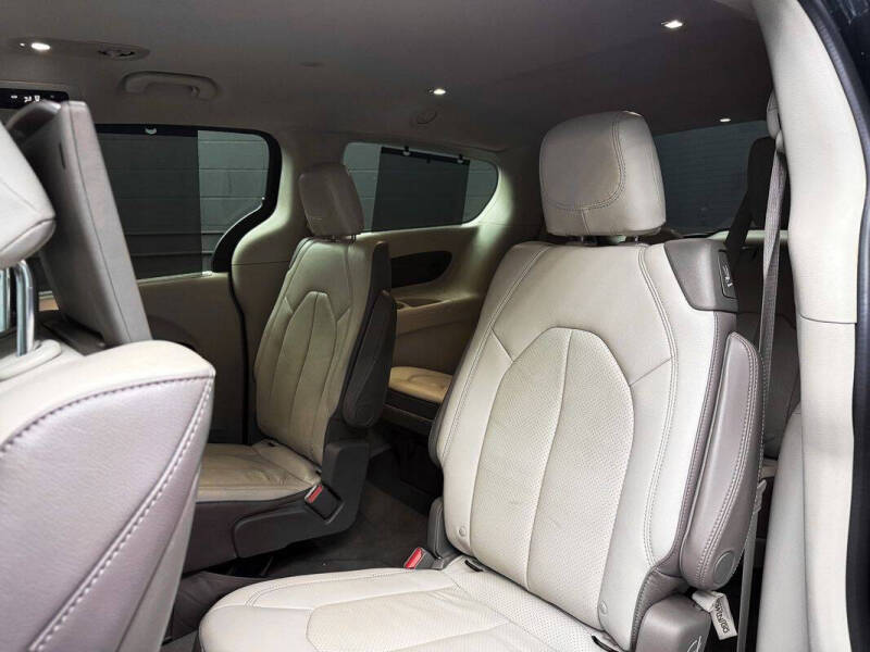 2017 Chrysler Pacifica Touring-L Plus