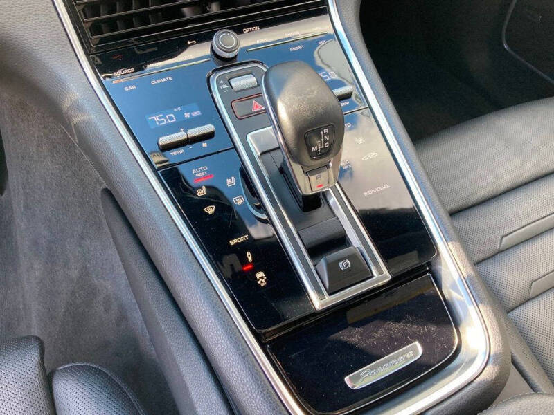 2023 Porsche Panamera 4 Platinum Edition