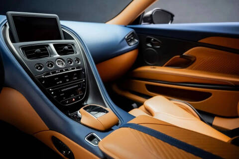 2023 Aston Martin DBS