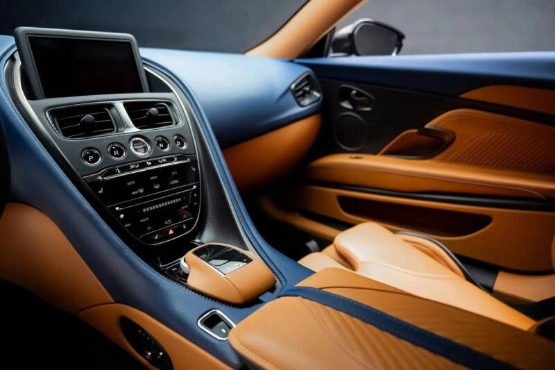2023 Aston Martin DBS