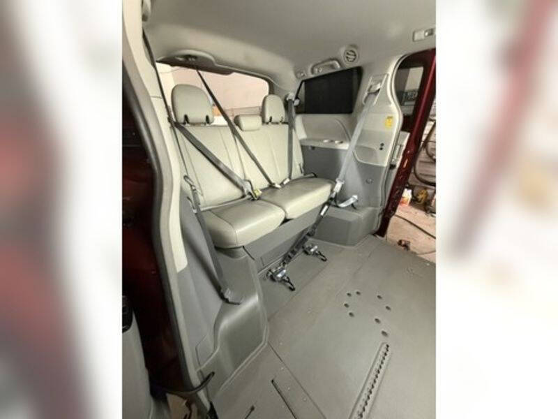 2014 Toyota Sienna LE 8-Passenger