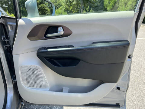 2017 Chrysler Pacifica Touring-L