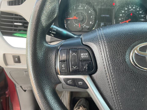 2015 Toyota Sienna LE 8-Passenger