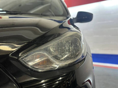 2012 Hyundai Accent SE