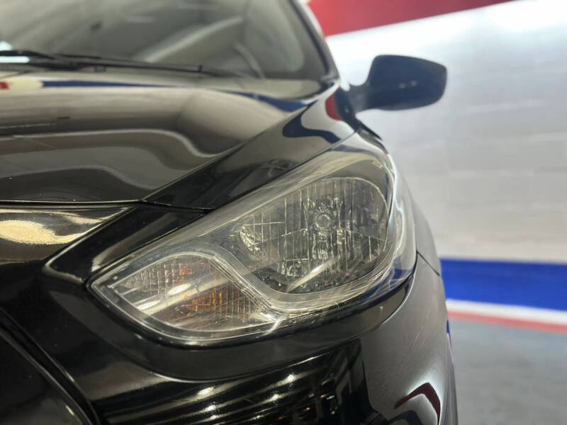 2012 Hyundai Accent SE