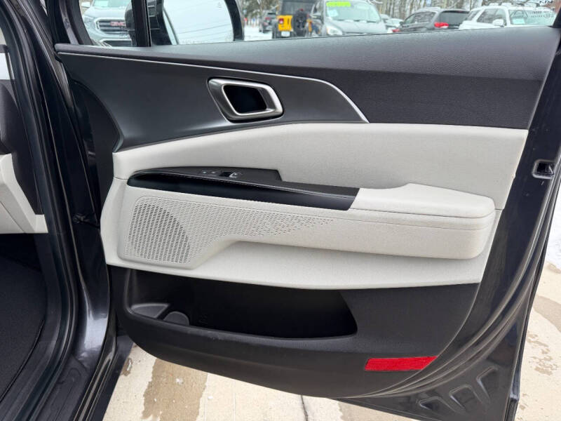 2024 Kia Carnival LX