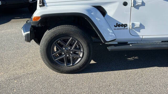 2024 Jeep Gladiator Sport S