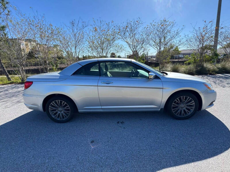 2011 Chrysler 200 Limited