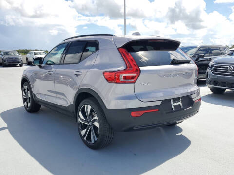 2026 Volvo XC40 B5 Plus