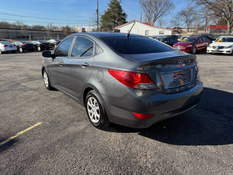 2012 Hyundai Accent GLS