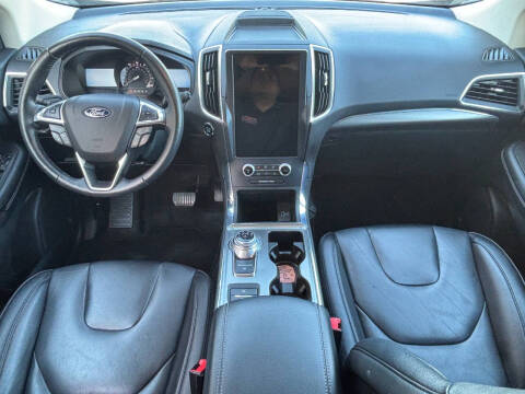 2022 Ford Edge Titanium