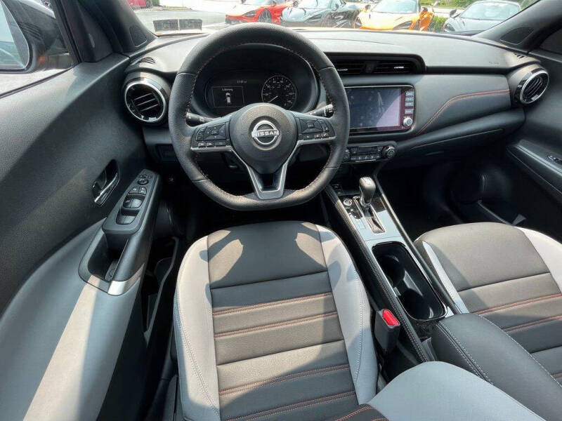2023 Nissan Kicks SR