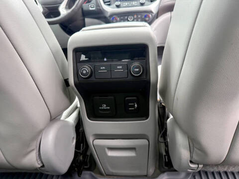 2017 GMC Acadia SLT-1