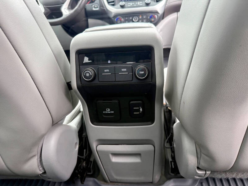 2017 GMC Acadia SLT-1
