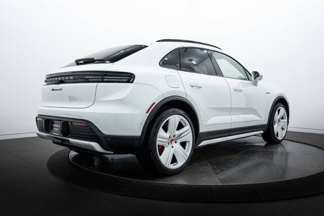 2025 Porsche Macan 4S Electric