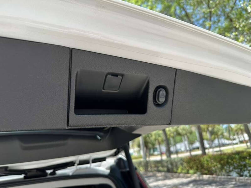 2017 Cadillac Escalade Standard