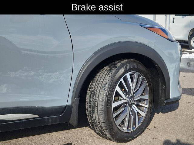 2023 Nissan Kicks SR