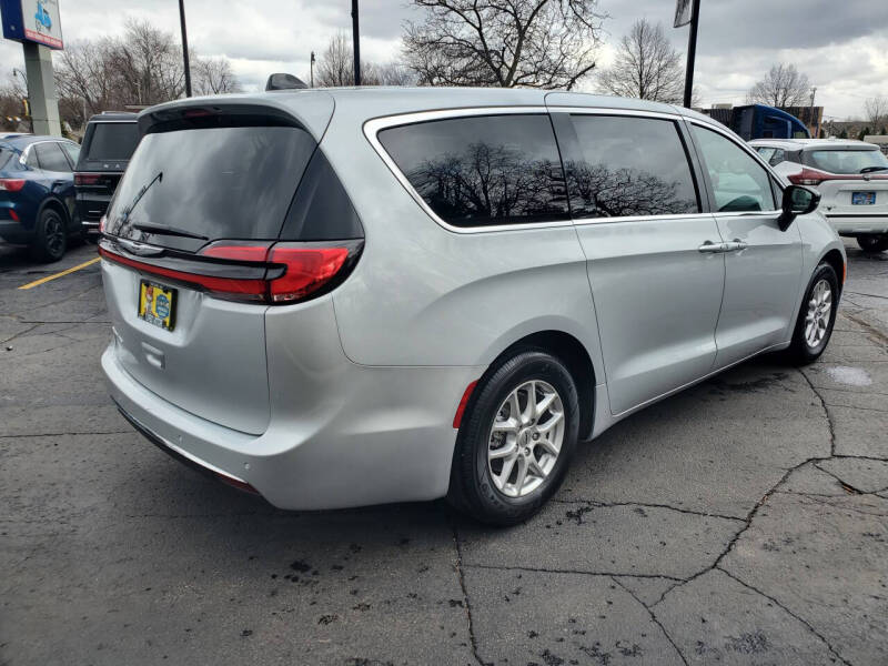 2024 Chrysler Pacifica Touring L