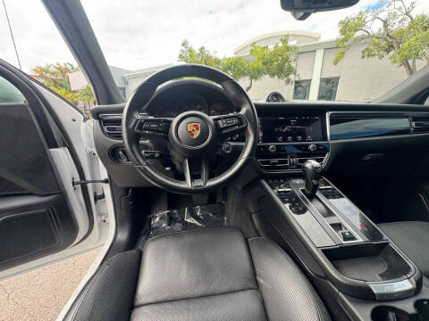 2023 Porsche Macan T