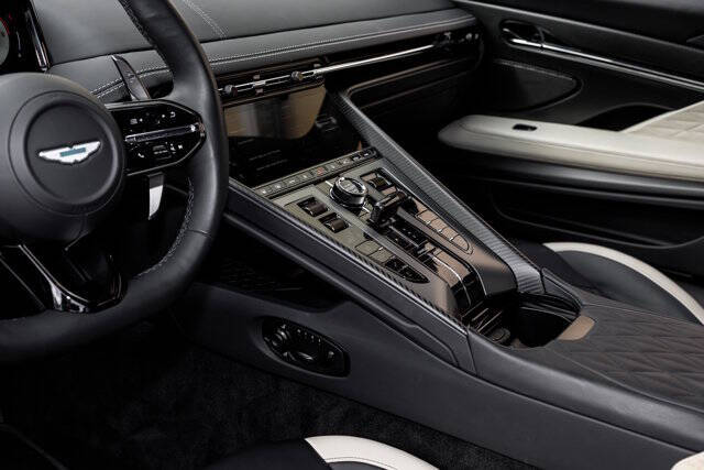2024 Aston Martin DB12 V8
